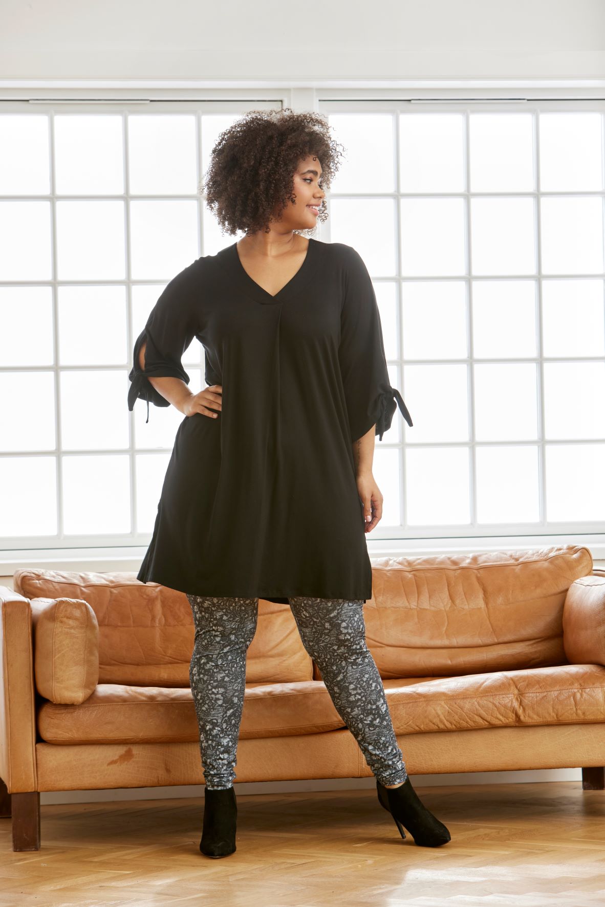 Zhenzi Kleid Jersey mit V - Ausschnitt schwarz | SEGO Fashion Shop
